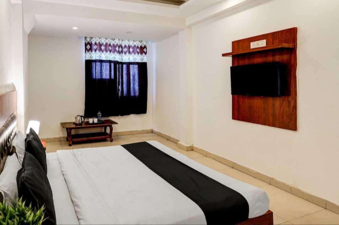 Hotel O Anshu B&B New Delhi Exteriör bild