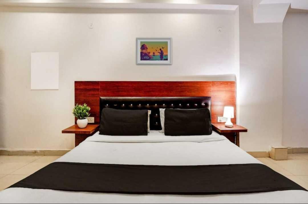 Hotel O Anshu B&B New Delhi Exteriör bild