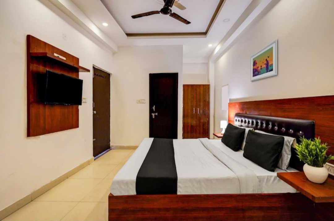 Hotel O Anshu B&B New Delhi Exteriör bild