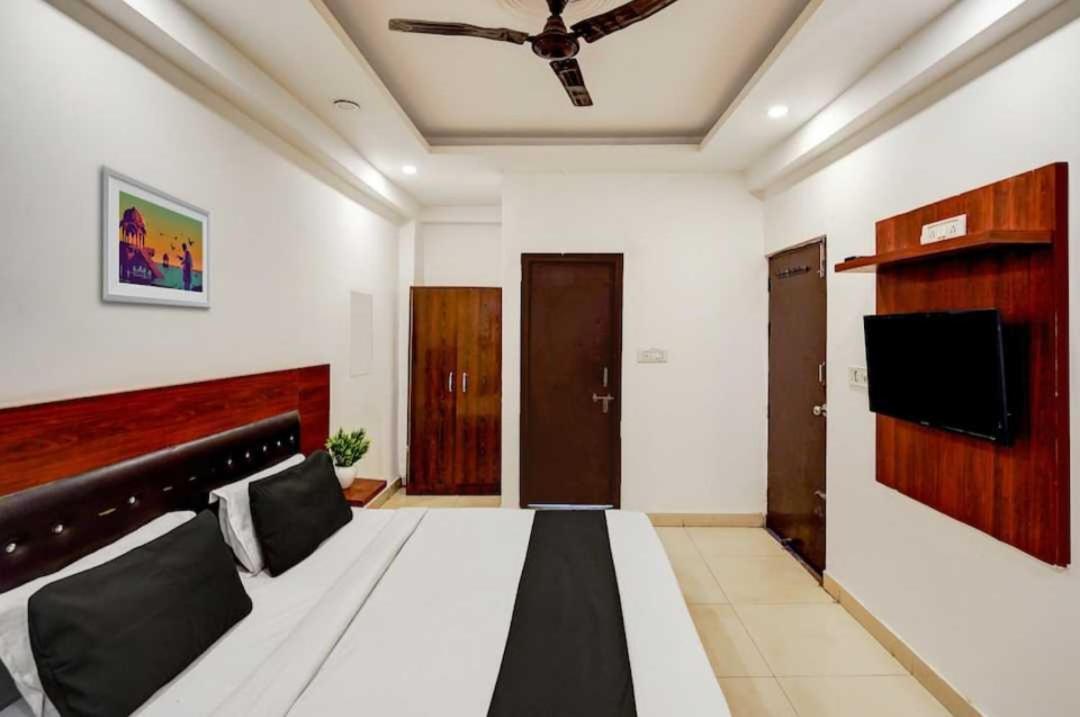 Hotel O Anshu B&B New Delhi Exteriör bild