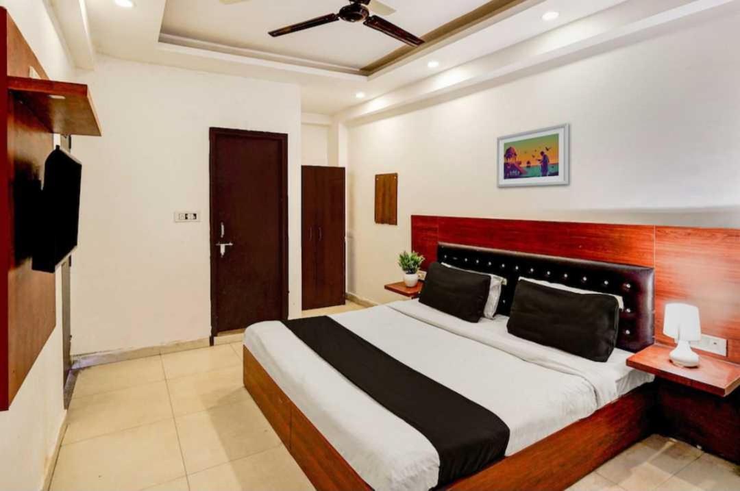 Hotel O Anshu B&B New Delhi Exteriör bild