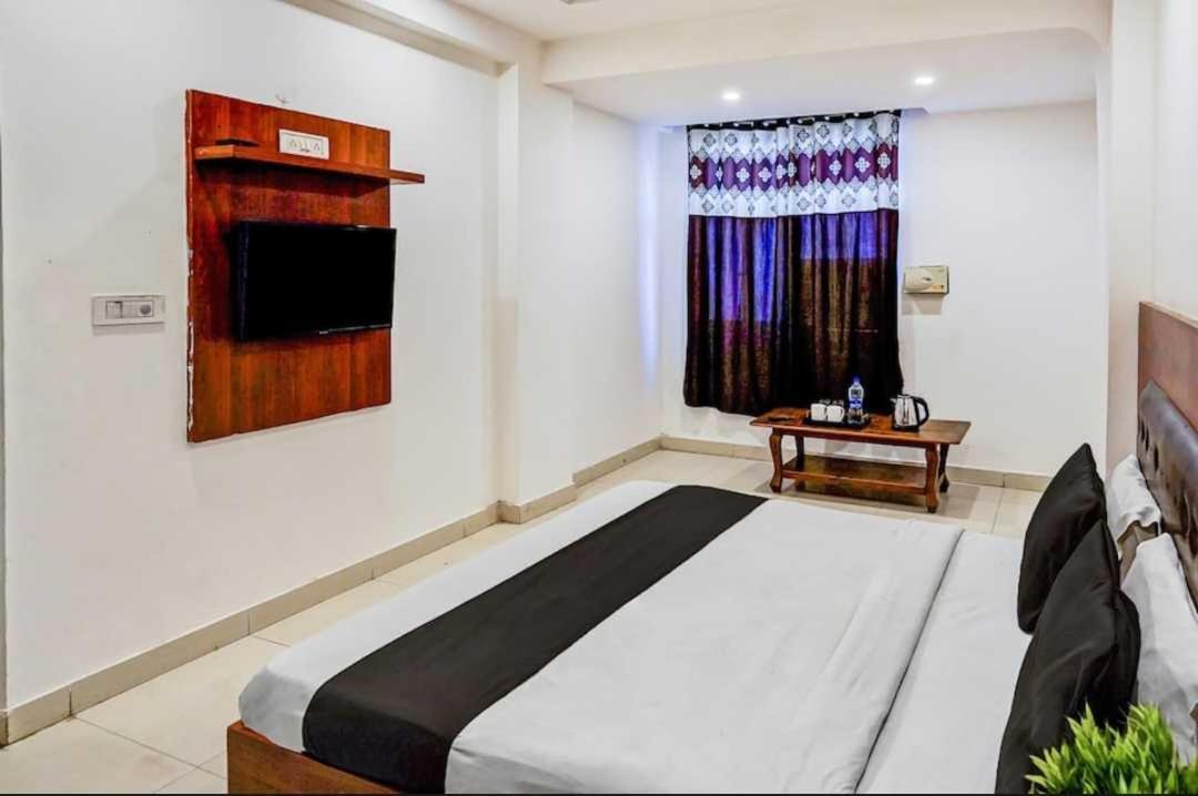 Hotel O Anshu B&B New Delhi Exteriör bild